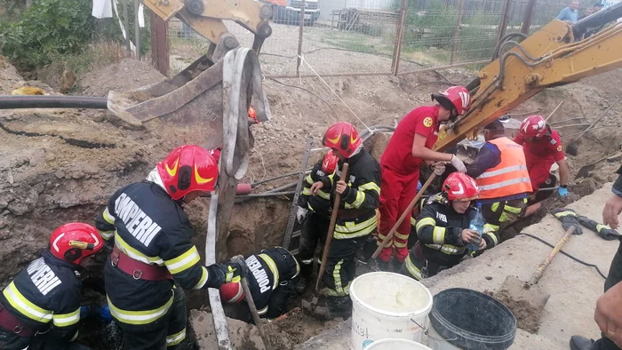 ---------Brbatul-peste-care-s-a-surpat-un-mal-de-pmnt-a-murit-Accidentul-a-avut-loc-pe-DN-2-n-timpul-lucrrilor-la-un-pod