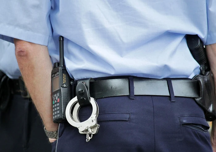 ---------Comisar-de-poliie-prins-n-flagrant-cnd-primea-2000-de-euro-mit