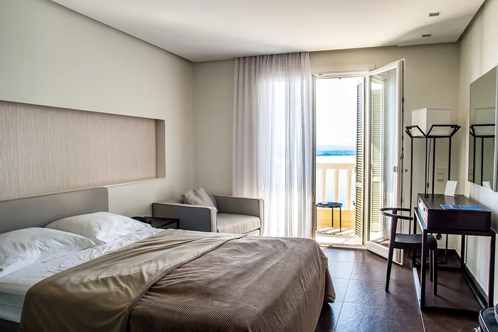 ---------Cresc-furturile-n-hotelurile-din-Bulgaria-Turitii-iau-acas-prosoape-perne-saltele-i-televizoare-Au-furat-seturi-ntregi-de-vesel