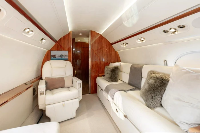---------Cum-arat-aeronava-de-lux-cu-care-a-plecat-preedintele-Iohannis-n-SUA