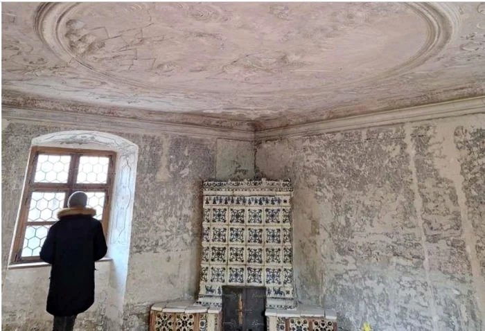 ---------Dosar-penal-pentru-renovarea-unui-muzeu-din-Braov-Muncitorii-au-rzuit-cu-paclul-picturi-i-ornamente-vechi-de-200-de-ani