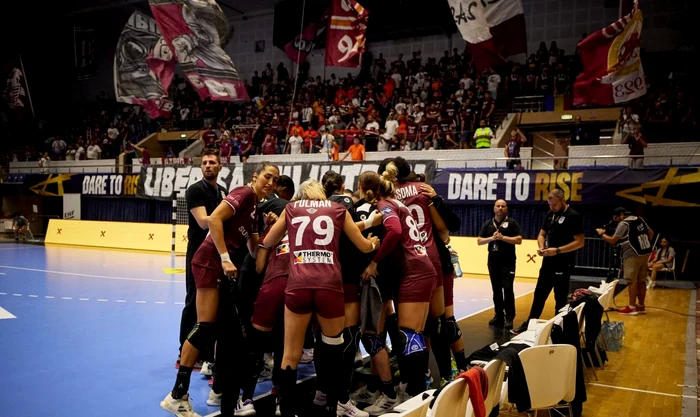 ---------Handbalistele-de-la-Rapid-au-suferit-prima-nfrngere-n-Liga-Campionilor-Nemoaicele-au-defilat-pe-teren