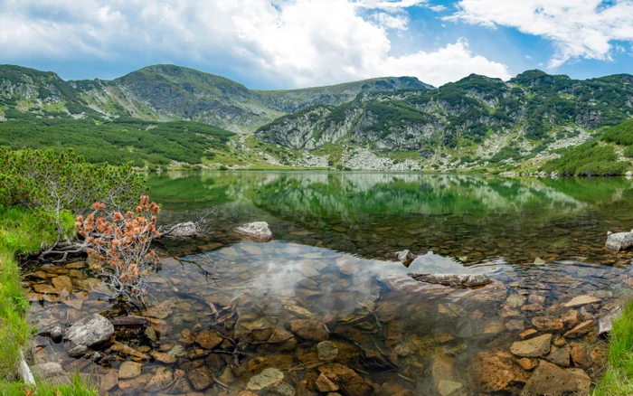---------Legendele-muntelui-Parng-care-i-apr-tainele-vara-arunc-cu-mingi-de-foc-iar-iarna-pstreaz-zpada-de-doi-metri