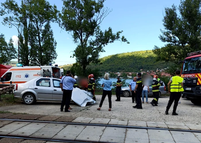 ---------Main-izbit-de-un-tren-n-Gara-Orova-oferul-preluat-contient-de-ambulan