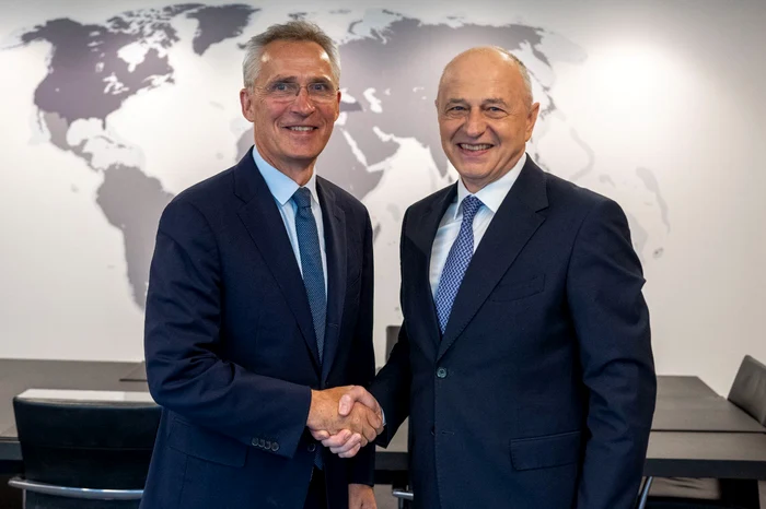 ---------Mircea-Geoan-pleac-decorat-de-la-NATO-cu-Ordinul-Serviciul-Merituos-Urmeaz-anunul-ateptat-de-toat-clasa-politic