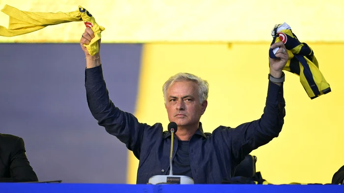 ---------Reacia-lui-Jose-Mourinho-dup-ce-turcii-i-au-gsit-o-porecl-de-tot-rsul-Fener-a-pierdut-derbyul-cu-Galata