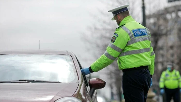 ---------Ultraj-n-Mcin-Un-poliist-a-fost-rnit-grav-de-un-ofer-pe-care-ncerca-s-l-opreasc-n-trafic