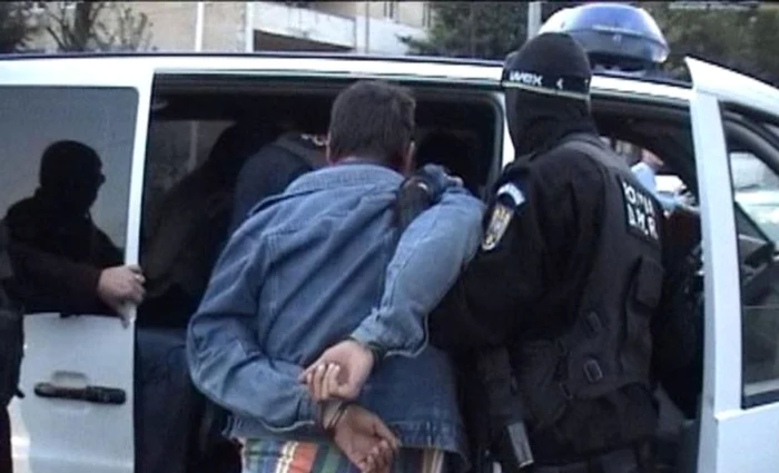 ---------Un-brbat-care-figura-pe-lista-Most-Wanted-a-Poliiei-extrdat-n-Romnia-Este-condamnat-la-peste-14-ani-de-nchisoare