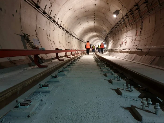 ---------antierul-M6-se-extinde-i-n-parcarea-de-la-Aeroportul-Otopeni-Autoritile-ncearc-s-gseasc-o-soluie-pentru-haosul-de-pe-osele