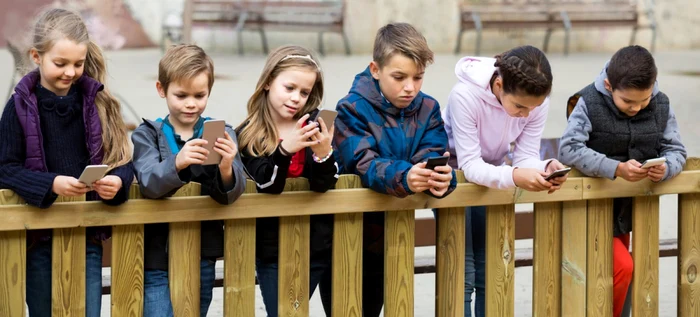 ---------colile-se-pregtesc-intens-s-aplice-legea-care-interzice-telefoanele-mobile-la-ore