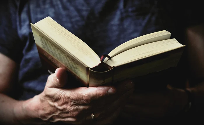 ---------ANCHET-Lectura-ca-form-de-rezisten-n-vremea-cenzurii-comuniste-Pentru-a-citi-de-la-fondul-secret-treceai-prin-mai-multe-interogatorii
