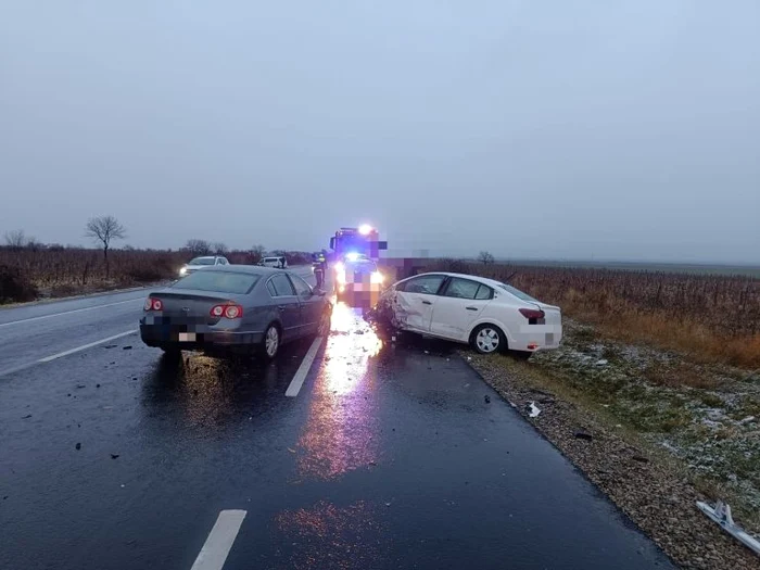 ---------Accident-cu-patru-autovehicule-pe-DN2---Drumul-Morii-Cinci-persoane-au-fost-rnite
