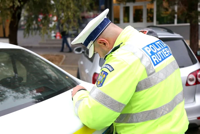 ---------Amenda-usturtoare-primit-de-un-sucevean-pentru-c-nu-a-oprit-la-semnalul-poliitilor-A-rmas-i-fr-permis