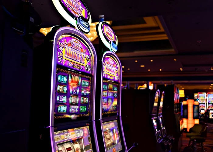 ---------Brbat-reinut-dup-ce-ar-fi-furat-43000-de-lei-dintr-o-sal-de-jocuri-Cum-a-fugit-cu-banii-colectai-de-la-aparatele-slot-machine-