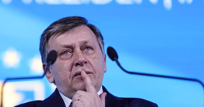 ---------Crin-Antonescu-l-ironizeaz-pe-Clin-Georgescu-i-invoc-punctul-8-din-Proclamaia-de-la-Timioara-Scpm-de-pionii-serviciilor