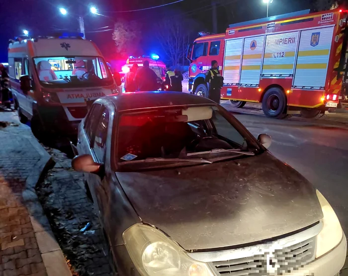 ---------Plan-Rou-de-Intervenie-n-Giurgiu-Un-microbuz-cu-9-persoane-i-o-main-implicate-ntr-un-accident-rutier-Doi-copii-transportai-la-spital