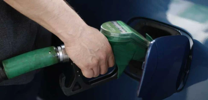 ---------Scumpiri-la-pomp-La-ct-a-ajuns-un-plin-de-motorin-Ce-se-ntmpl-cu-benzina