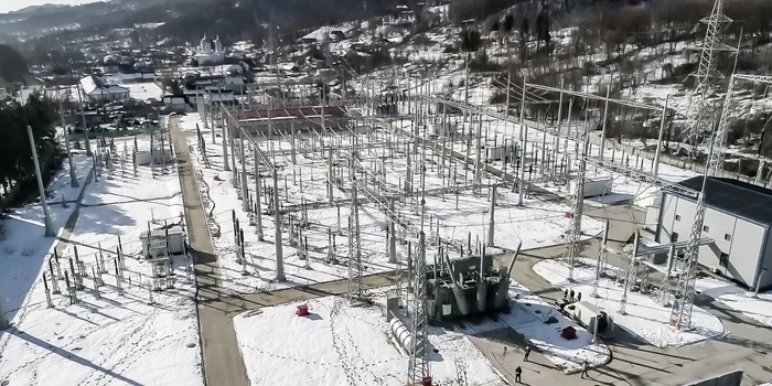---------Transelectrica-a-inaugurat-noua-staie-electric-de-transformare-400-kV-Arefu