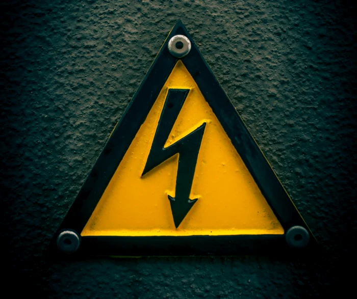 ---------Un-brbat-care-se-afla-la-furat-ntr-o-staie-de-transformare-a-murit-electrocutat