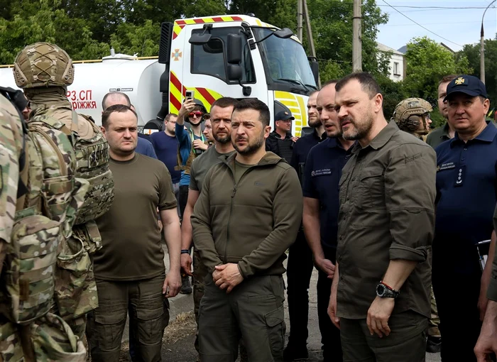 ---------n-Ucraina-ncepe-s-se-simt-iz-de-campanie-prezidenial-Ct-de-puternic-mai-este-Zelenski-dup-trei-ani-de-rzboi