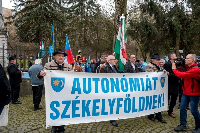 ---------Aproximativ-250-de-persoane-au-semnat-o-petiie-pentru-autonomia-inutului-Secuiesc-A-existat-exist-i-va-exista-pe-veci