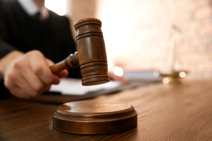 ---------Avocat-condamnat-pentru-hruire-dup-ce-a-lsat-mesaje-scrise-pe-mainile-amantei-sale-i-presupusului-ei-partener