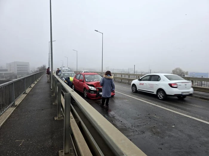 ---------Carambol-cu-16-autovehicule-pe-o-pasarel-din-Alba-Iulia-Firma-care-are-contract-de-deszpezire-amendat