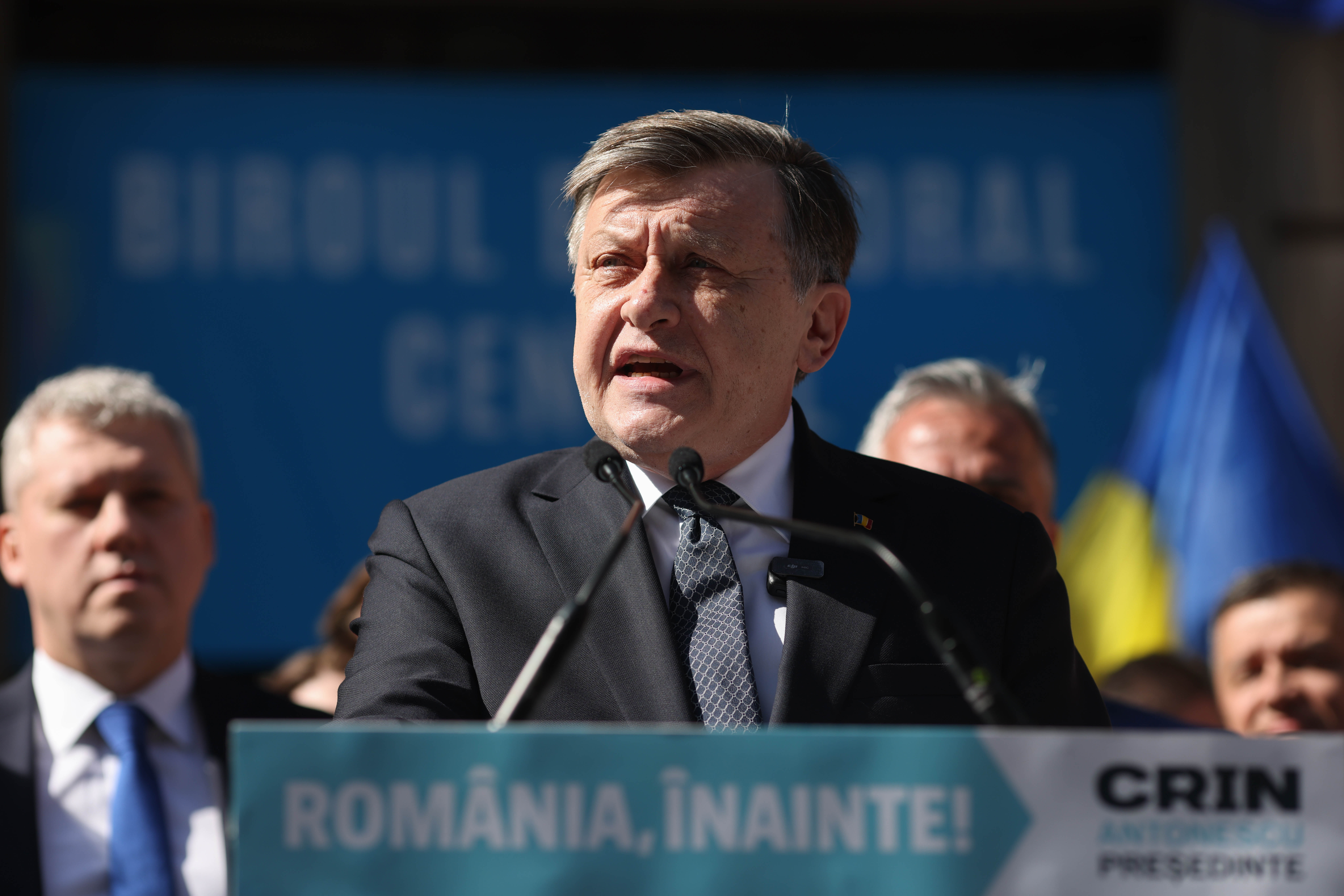 ---------De-ce-nu-vrea-Crin-Antonescu-ca-Romnia-s-trimit-trupe-n-Ucraina-ci-firme-companii