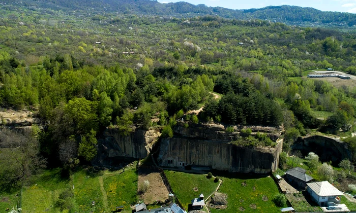 Exclusiv----------Singurul-lca-de-cult-din-Romania-cu-dou-altare-n-acelai-naos-va-fi-reabilitat-De-ce-are-o-valoare-excepional---