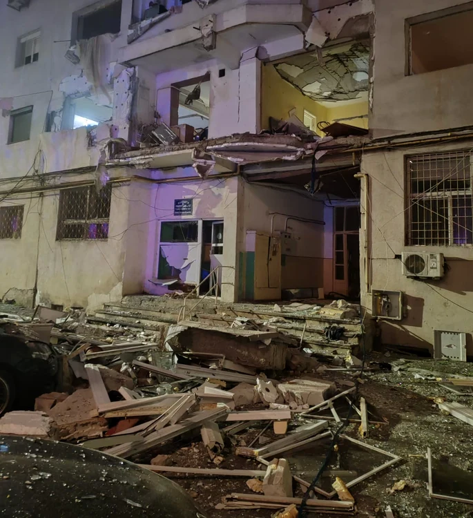 ---------Explozie-puternic-ntr-un-bloc-din-Brila-16-apartamente-i-o-grdini-afectate-de-deflagraie