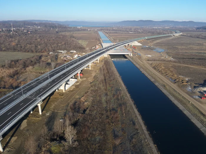 Foto----------REPORTAJ-Cum-influeneaz-autostrada-Sibiu-Piteti-vieile-oamenilor-dintr-o-comun-de-lng-Curtea-de-Arge