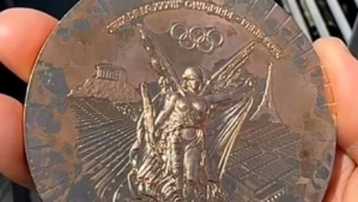 ---------Francezii-ncearc-s-repare-ruinea-de-la-Olimpiad-Peste-200-de-medalii-coclite-au-fost-refcute-de-Monetria-parizian