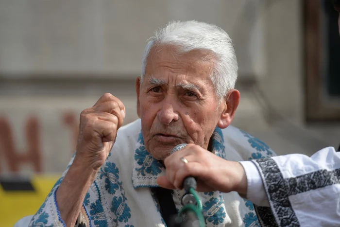 ---------Halucinant-Ministrul-Aprrii-i-a-trimis-o-felicitare-plin-de-laude-generalului-acuzat-de-trdare-Radu-Theodoru