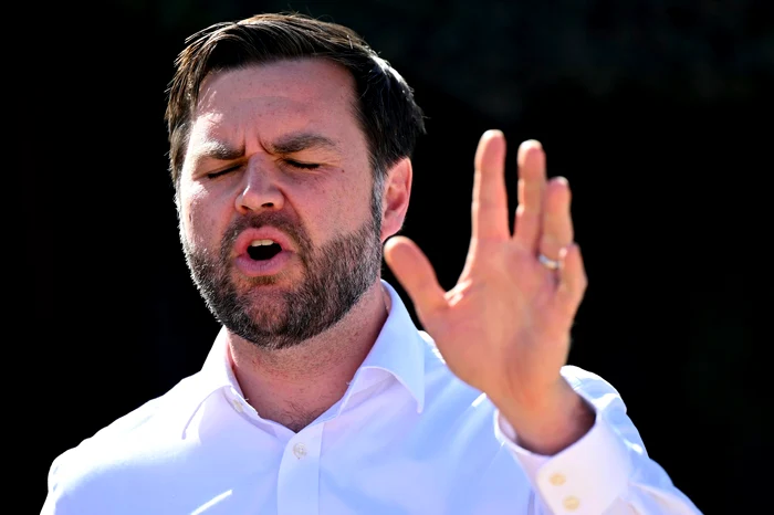 ---------JD-Vance-susine-c-un-grup-de-pro-ucraineni-i-a-speriat-fiica-O-persoan-de-rahat