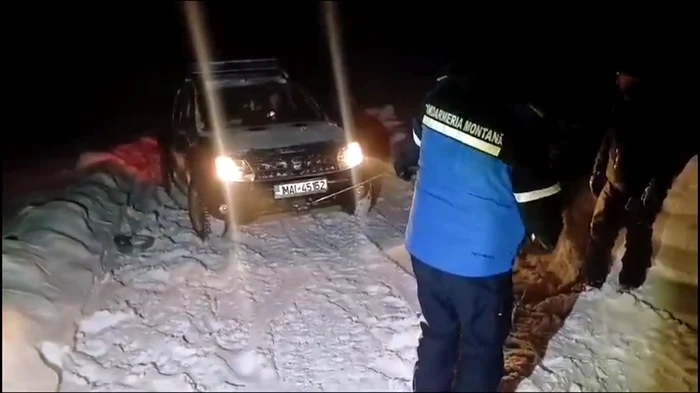 ---------Jandarmii-au-intervenit-pentru-deblocarea-unei-maini-din-nmei-n-vehicul-se-afla-i-un-copil
