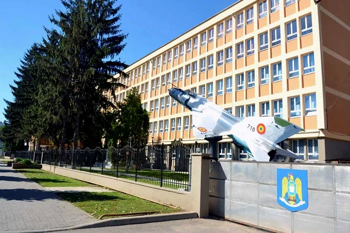 ----------MApN-i-Colegiul-Militar-din-Alba-Iulia-se-judec-cu-o-fost-elev-De-ce-este-obligat-mama-fetei-s-plteasc-peste-10000-de-euro