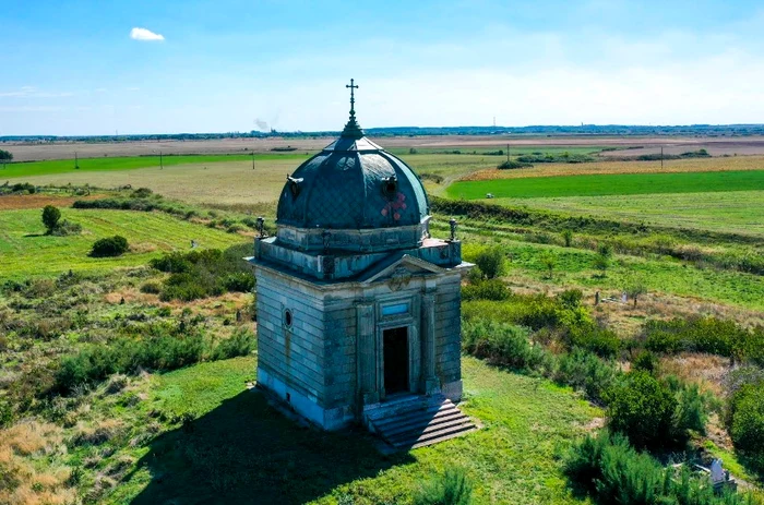 ---------Mausoleul-celebrei-familii-Mocioni-din-Foeni-a-fost-profanat-Preotul-satului-a-sesizat-poliia