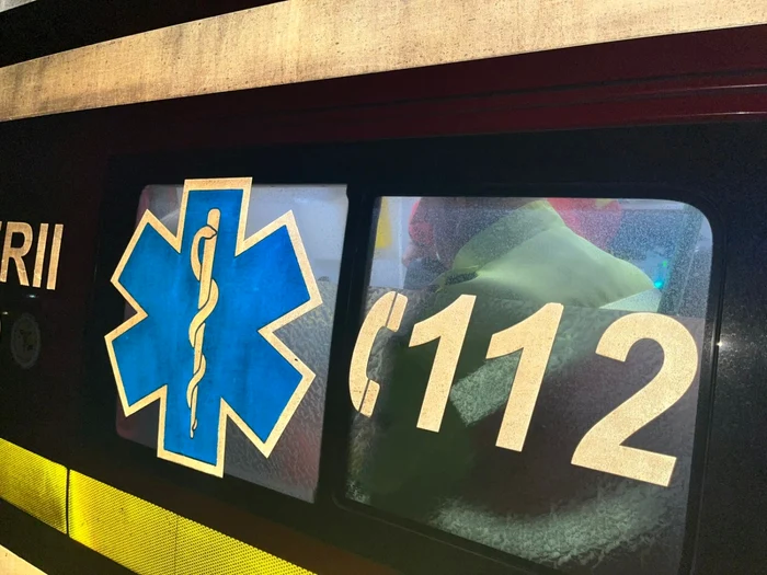 ---------O-fat-de-12-ani-s-a-aruncat-de-pe-o-cldire-din-Lupeni-Tnra-a-fost-transportat-la-spital-cu-rni-grave