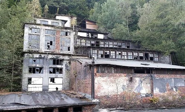 ---------O-min-n-ruin-din-Romnia-va-fi-repornit-cu-200-de-milioane-euro-Din-interior-se-extrage-un-mineral-rar-i-extrem-de-valoros