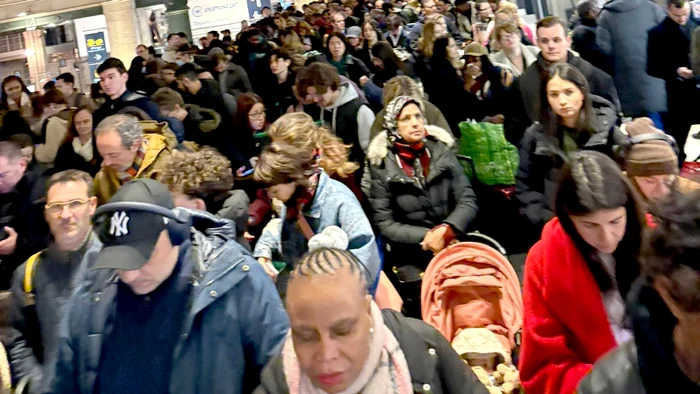 ---------Panic-la-Paris-Bomb-descoperit-ntre-ine-lng-Gara-de-Nord-Toate-trenurile-Eurostar-ntre-Londra-i-Paris-au-fost-anulate