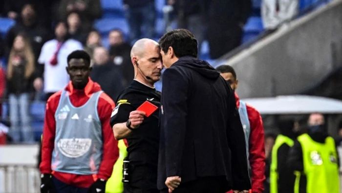 ---------Paulo-Fonseca-i-a-pierdut-cumptul-naintea-partidei-de-la-Bucureti-S-a-dat-cap-n-cap-cu-arbitrul
