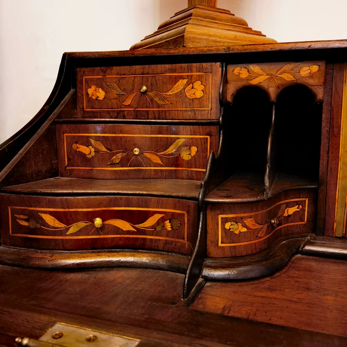 ---------Piesa-de-mobilier-unicat-a-unui-fost-prim-ministru-al-Romniei-Unde-poate-fi-vzut-