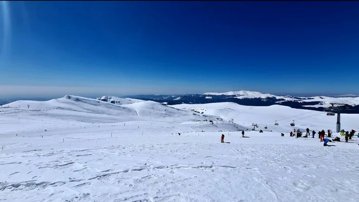 ---------Primul-weekend-n-care-se-schiaz-pe-prtiile-din-Sinaia-Pe-domeniul-schiabil-din-Bucegi-sunt-deschise-patru-prtii
