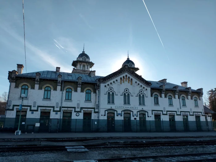 ---------Reportaj-La-Gara-Regal-Curtea-de-Arge-nu-se-lucreaz-cu-viteza-trenului-ci-cu-viteza-melcului