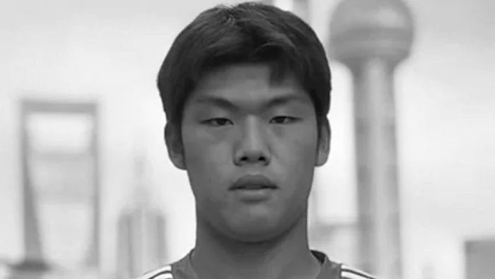 ---------Tragedie-n-fotbal-un-tnr-chinez-a-murit-dup-ce-a-fost-lovit-cu-genunchiul-n-cap