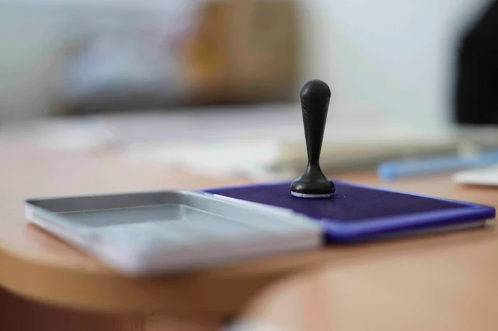 ---------Ultima-zi-pentru-depunerea-candidaturilor-la-alegerile-prezideniale-La-BEC-sunt-ateptai-Anamaria-Gavril-i-un-fost-ministru-al-Educaiei