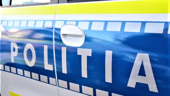 ---------Un-brbat-din-Arad-a-furat-maina-poliistului-care-dirija-circulaia-n-goana-sa-nebun-a-fcut-un-accident