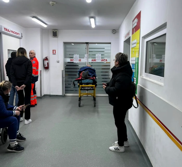 ---------Un-brbat-suspect-de-AVC-a-fost-abandonat-pe-holurile-spitalului-Cu-trei-ore-nainte-bunicul-meu-vorbea-i-se-mica-