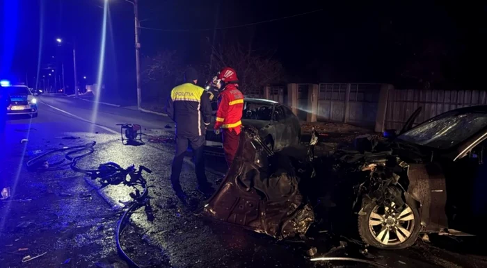 Video----------Accident-nimicitor-din-cauza-vitezei-excesive-Doi-tineri-de-17-i-21-de-ani-au-murit-ari-de-vii-n-Vrancea