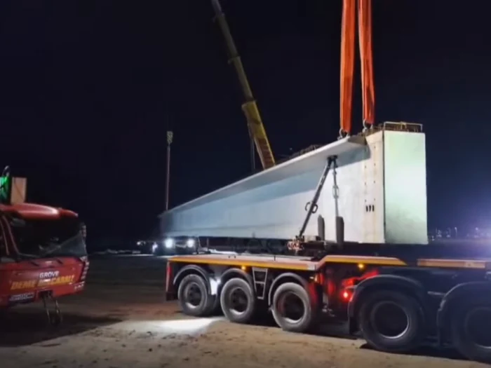 Video----------Au-fost-transportate-primele-grinzi-pentru-execuia-viaductului-de-la-Boia-de-pe-autostrada-Sibiu-Piteti